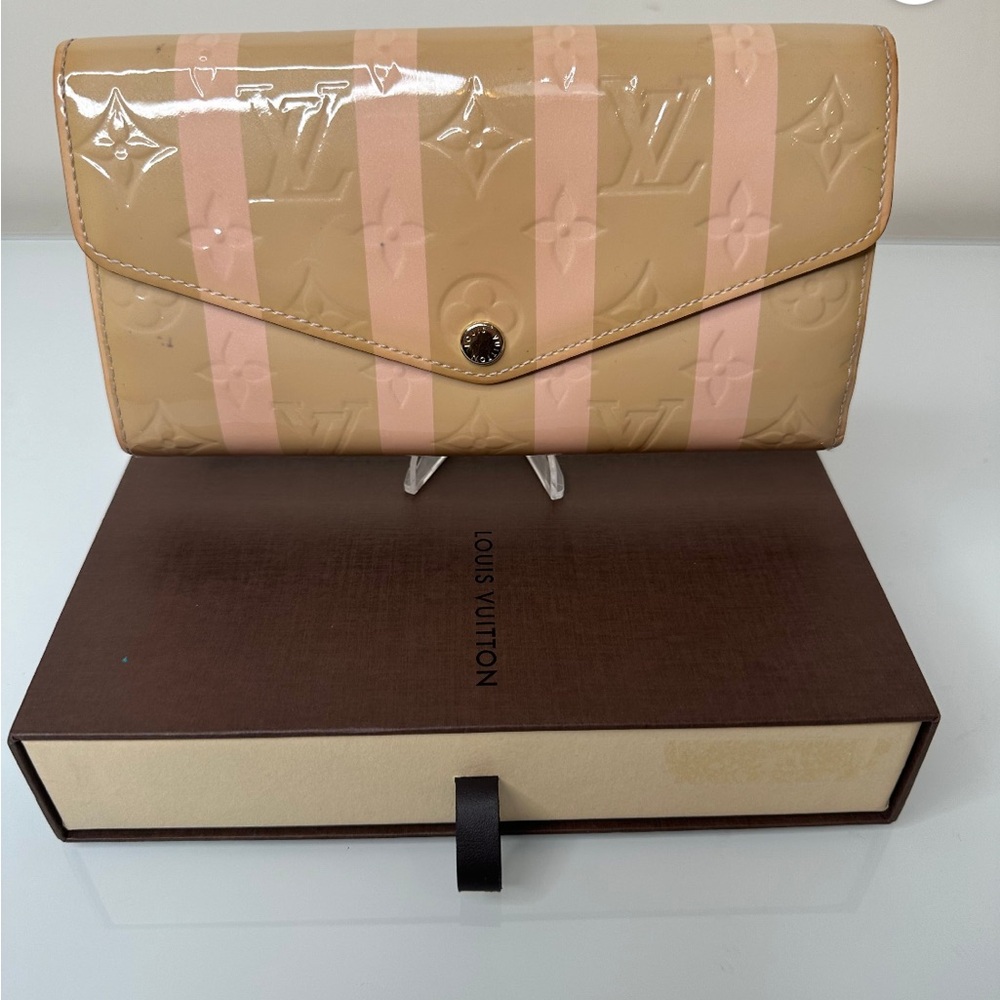 ✨RARE✨ Louis Vuitton Vernis Leather Wallet